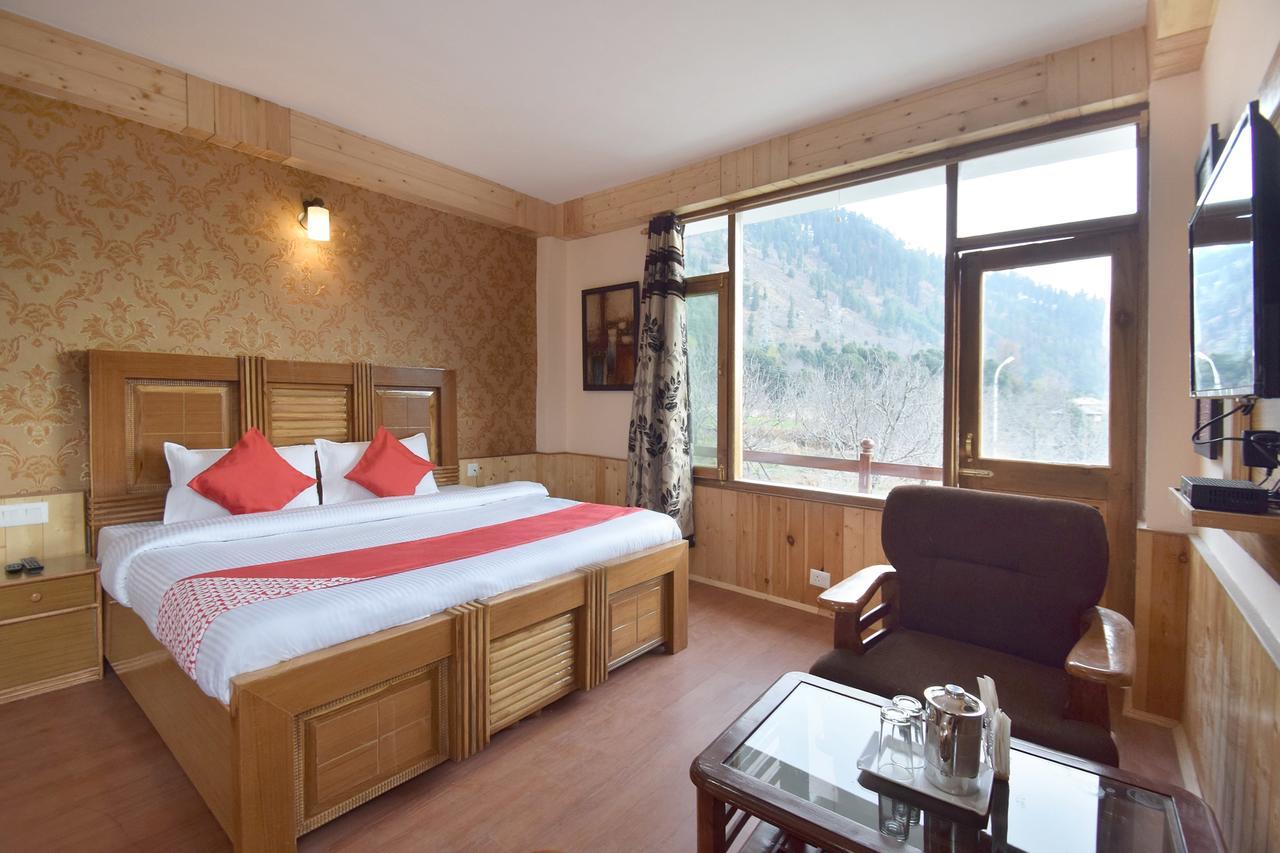 Oyo 12275 Crown Hospitality Hotel