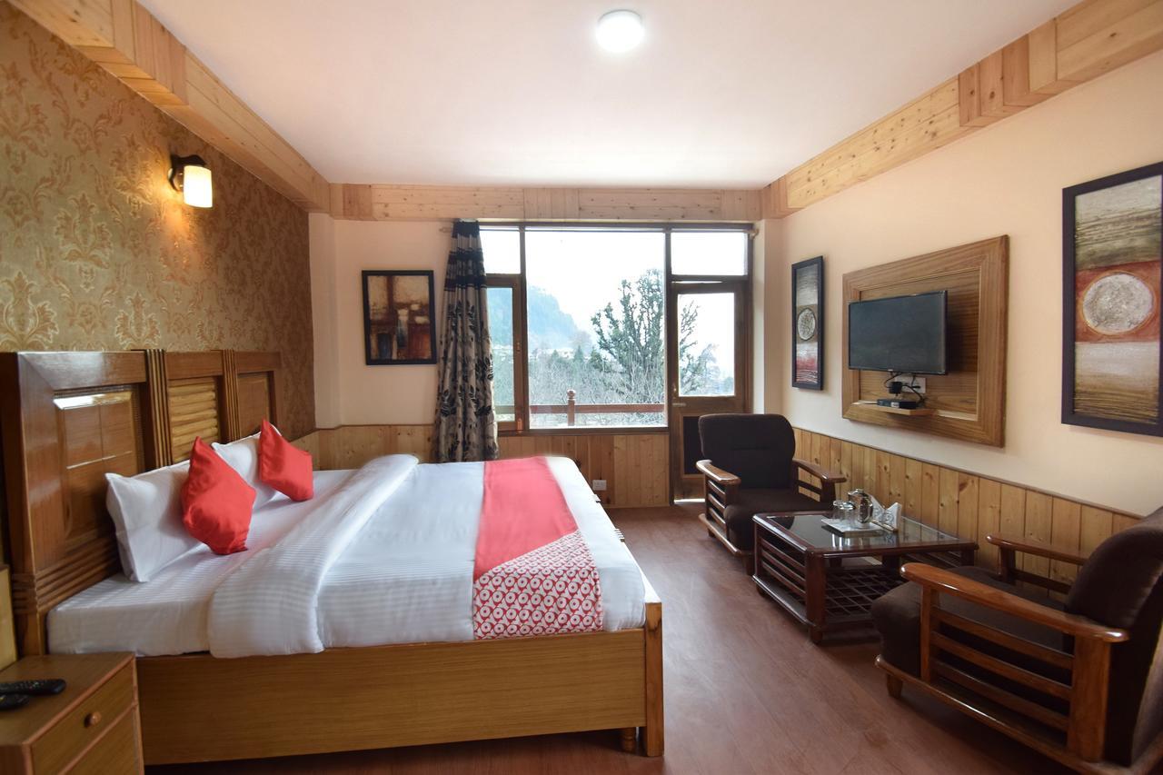 Hotel Oyo 12275 Crown Hospitality 3*