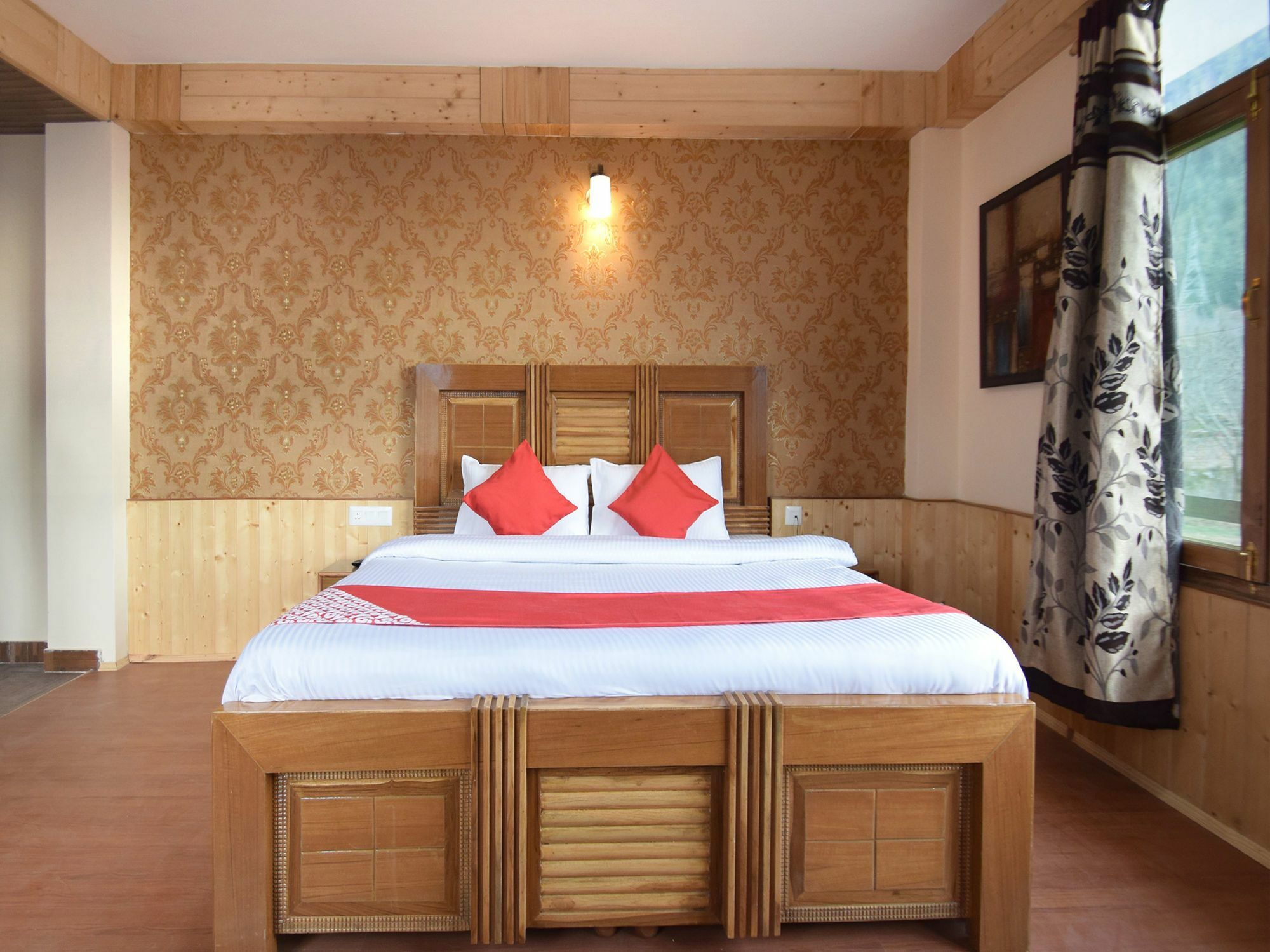 Oyo 12275 Crown Hospitality Hotel Manali (Himachal Pradesh)